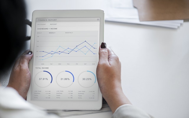 ¿Qué tan público debe ser el Código de Gobierno Corporativo de una pequeña empresa sobre propiedad, directorio y arquitectura del control?