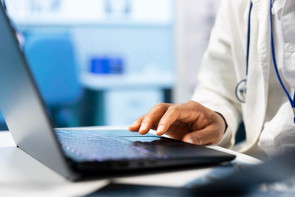The pharmaceutical advertising in social networks and our privacy data
