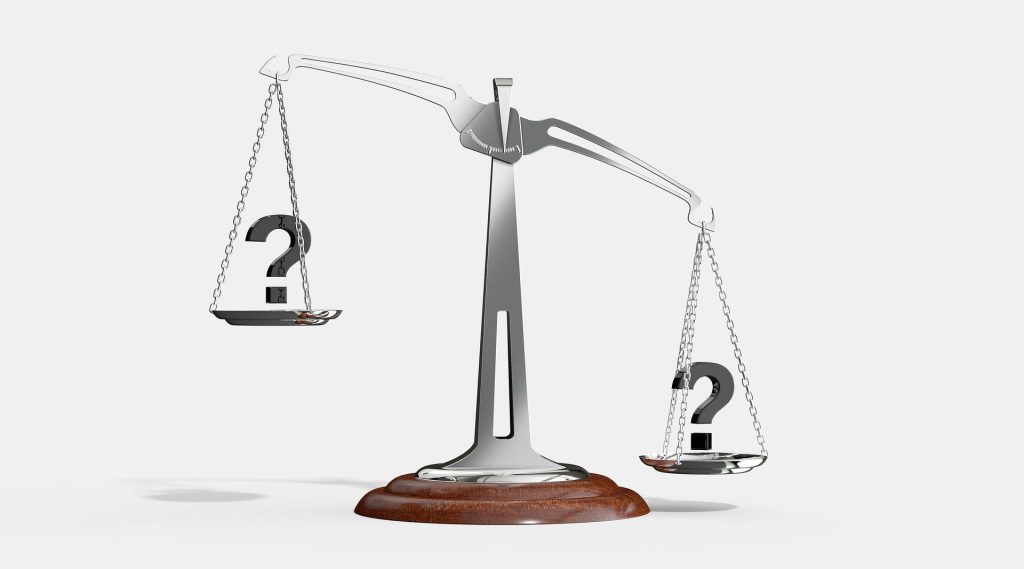 (Español) ¿Cuáles son los criterios de comparación aplicables entre marcas nominativas registradas y un signo mixto presuntamente infractor?