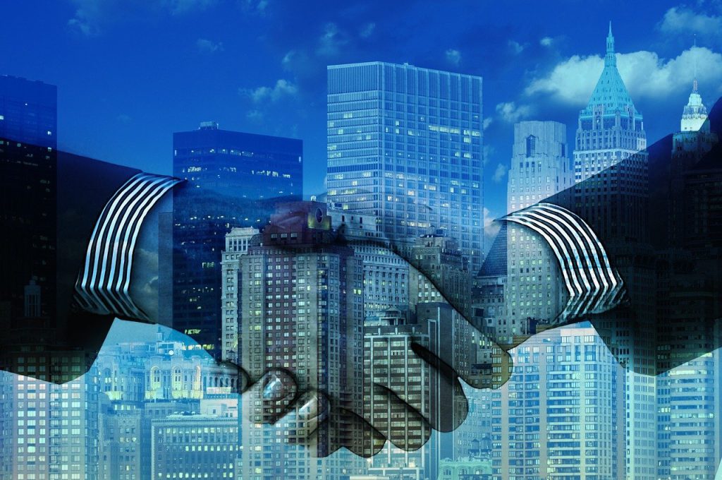 (Español) Si dos empresas se van a fusionar, ¿Puede la sociedad que absorbe tomar como propia la experiencia de la absorbida e incluirla en su RUP?